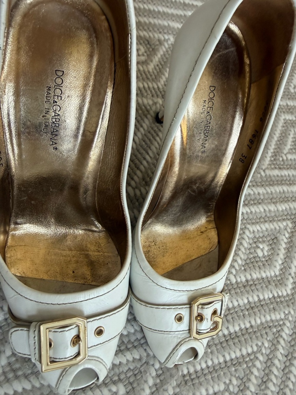 Dolce & Gabbana White Leather Peep-Toe Pumps with Gold Buckle Detail - Picture 4 of 12